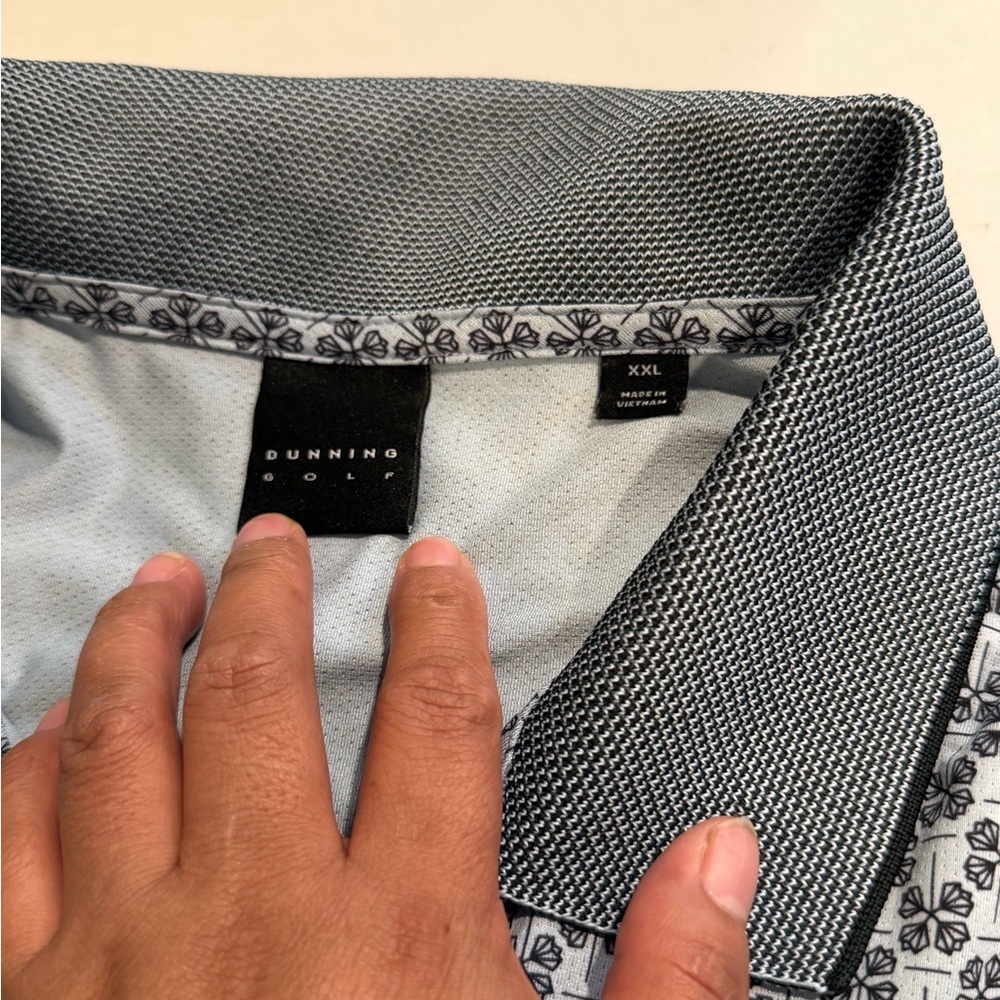 Elegant Gray Patterned Polo Shirt - Picture 2 of 11